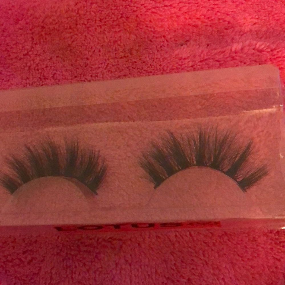 Mink lashes ‘lotus’